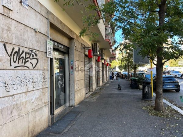 locale commerciale in affitto a Roma in zona Tuscolano