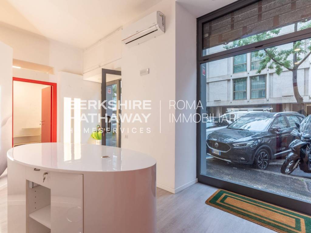 negozio in affitto a Roma in zona Rione Prati