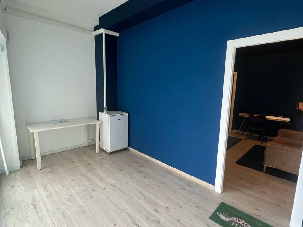 negozio in affitto a Roma in zona Appio Latino