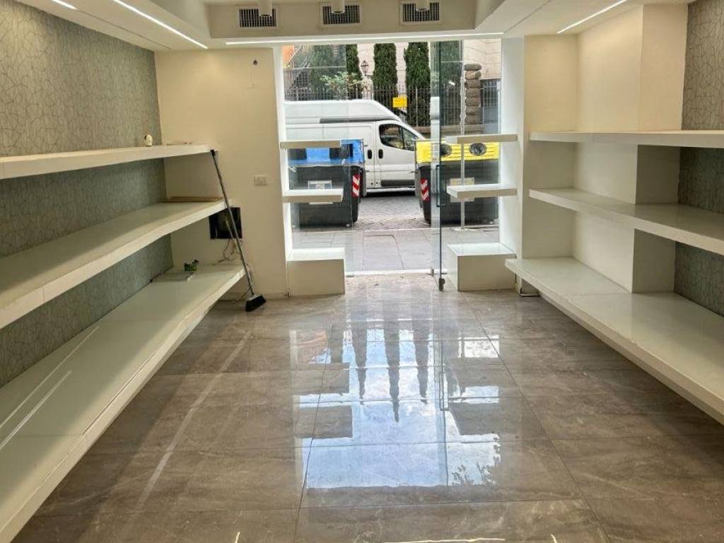 negozio in affitto a Roma