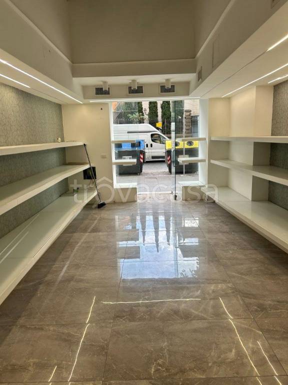 negozio in affitto a Roma in zona Rione Prati