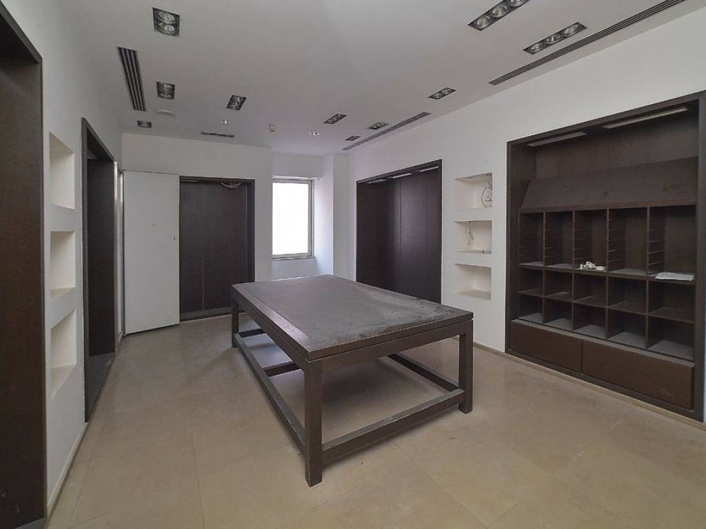 negozio in affitto a Roma in zona Trevi-Colonna