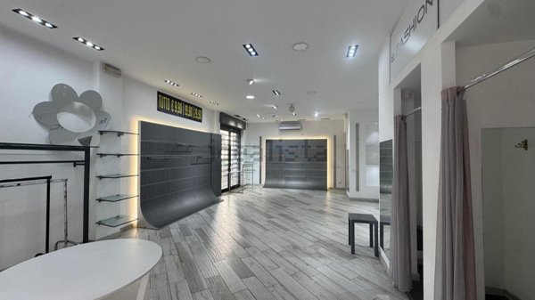 locale commerciale in affitto a Roma in zona Ostia