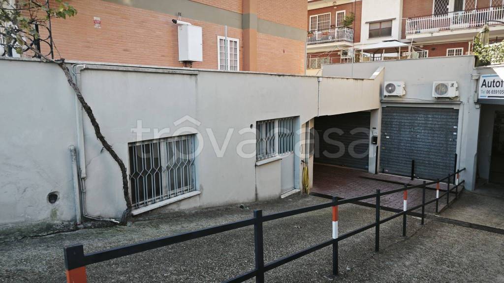 locale commerciale in affitto a Roma in zona Aurelio