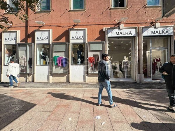 negozio in affitto a Roma