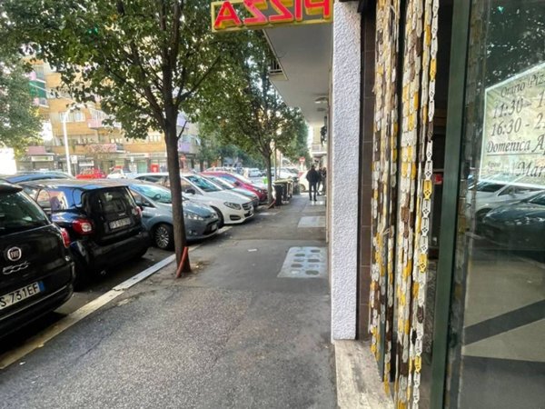 negozio in affitto a Roma in zona Appio Latino