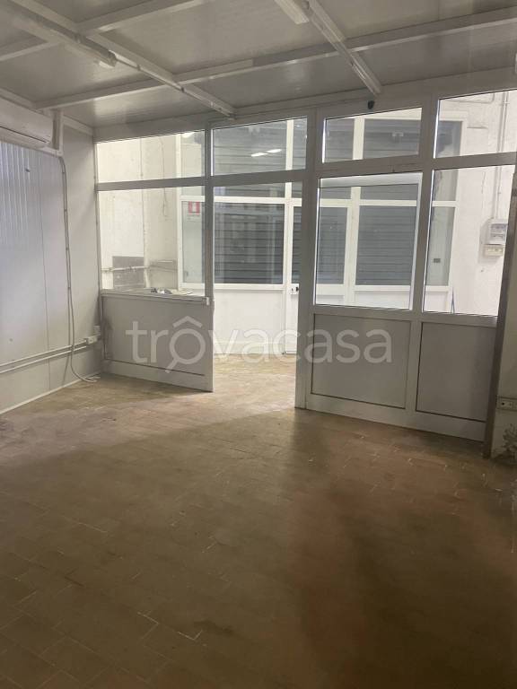 locale commerciale in affitto a Roma in zona Case Rosse