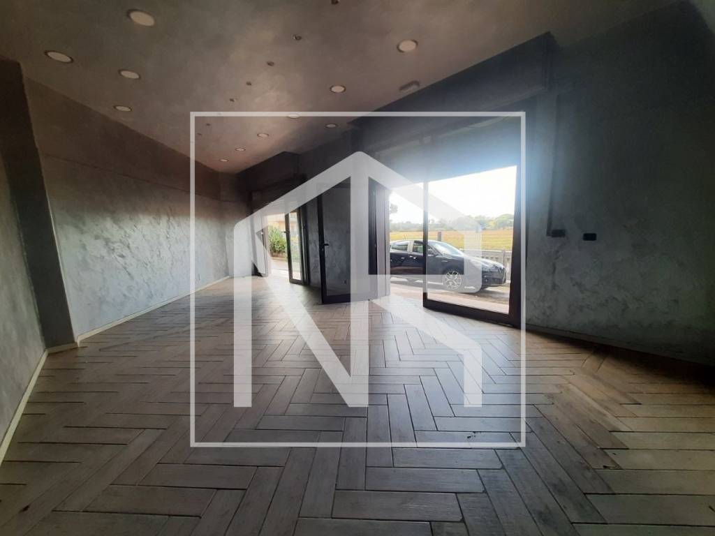 negozio in affitto a Roma in zona Borghesiana