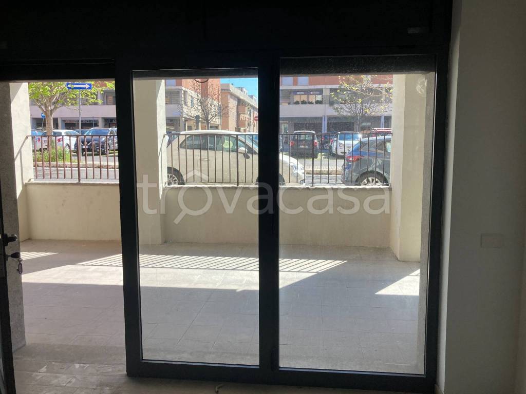 negozio in affitto a Roma in zona Casal Monastero