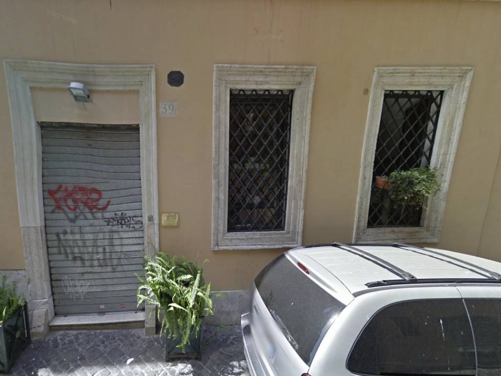 negozio in affitto a Roma in zona Rione di Ponte