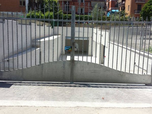 negozio in affitto a Roma in zona Finocchio