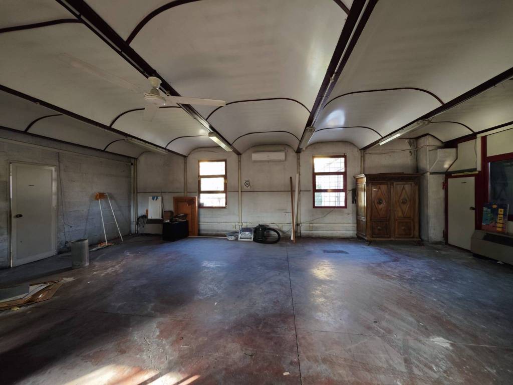 locale di sgombero in affitto a Roma in zona Casal Monastero