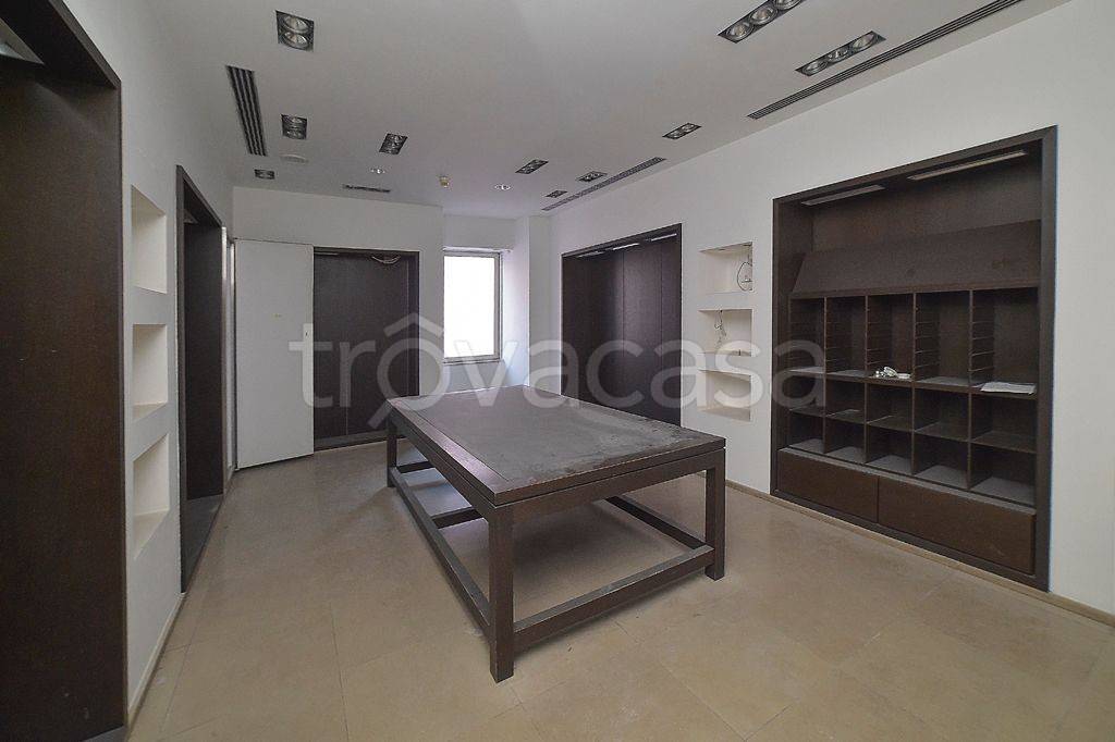 negozio in affitto a Roma in zona Trevi-Colonna