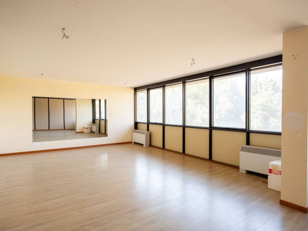 ufficio in affitto a Roma in zona Cinecittà