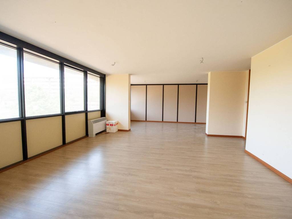 ufficio in affitto a Roma in zona Cinecittà