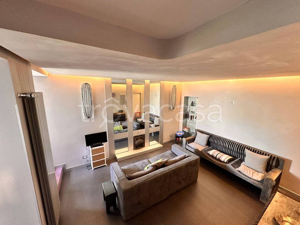 appartamento in affitto a Roma in zona Trevi-Colonna