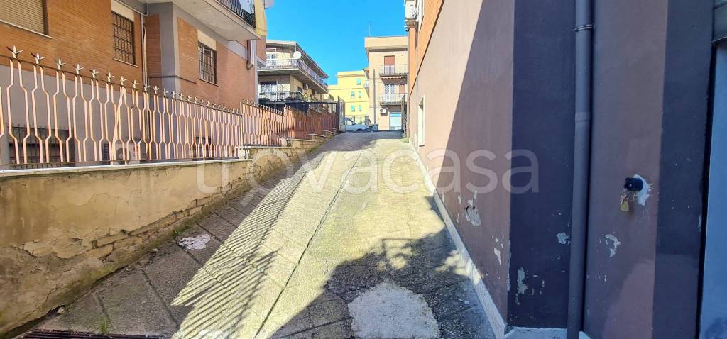 locale commerciale in affitto a Roma