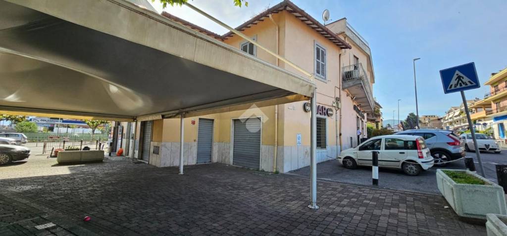 negozio in affitto a Roma in zona Finocchio