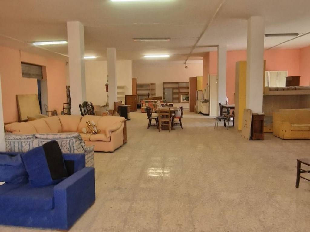 negozio in affitto a Roma in zona Finocchio