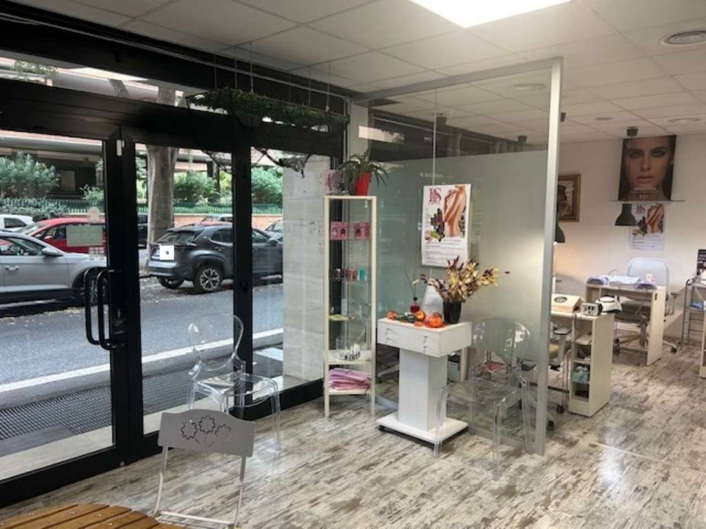 negozio in affitto a Roma in zona Torrino
