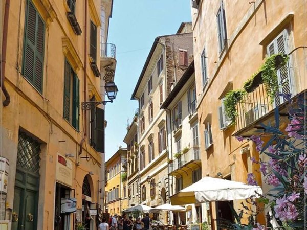 locale commerciale in affitto a Roma in zona Parione/Sant'Eustachio