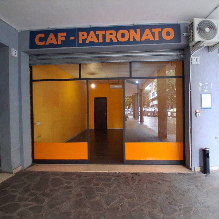 negozio in affitto a Roma in zona Ponte Mammolo