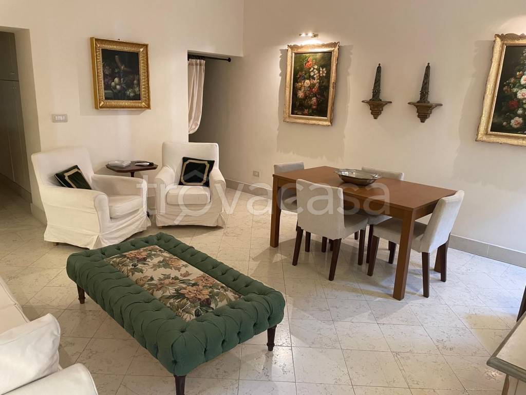 appartamento in affitto a Roma in zona Trevi-Colonna