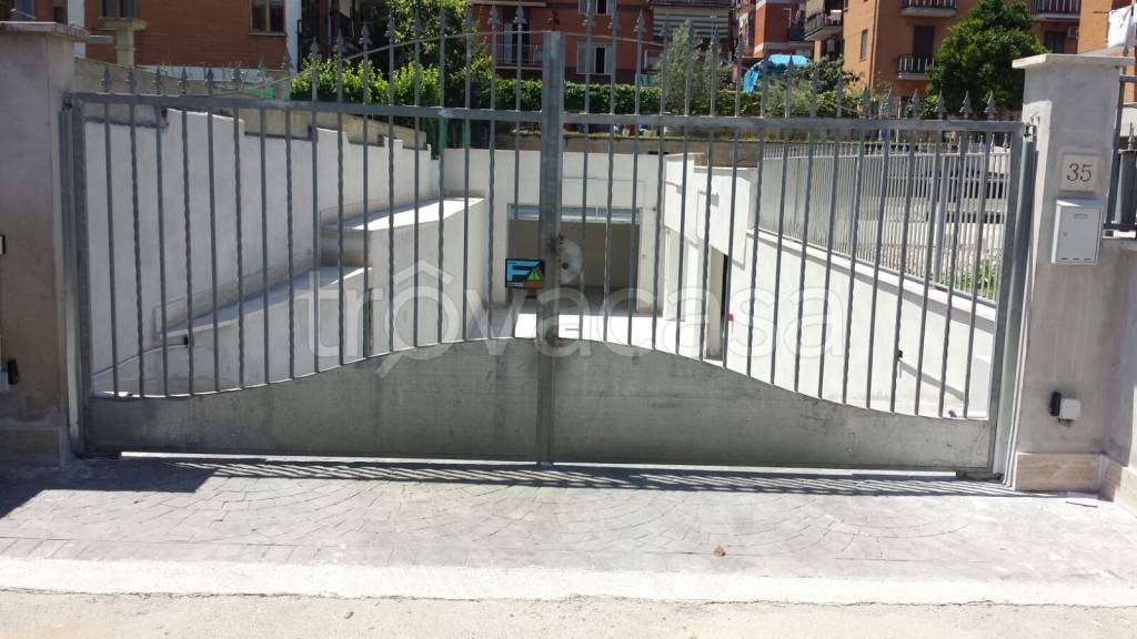 negozio in affitto a Roma in zona Borghesiana