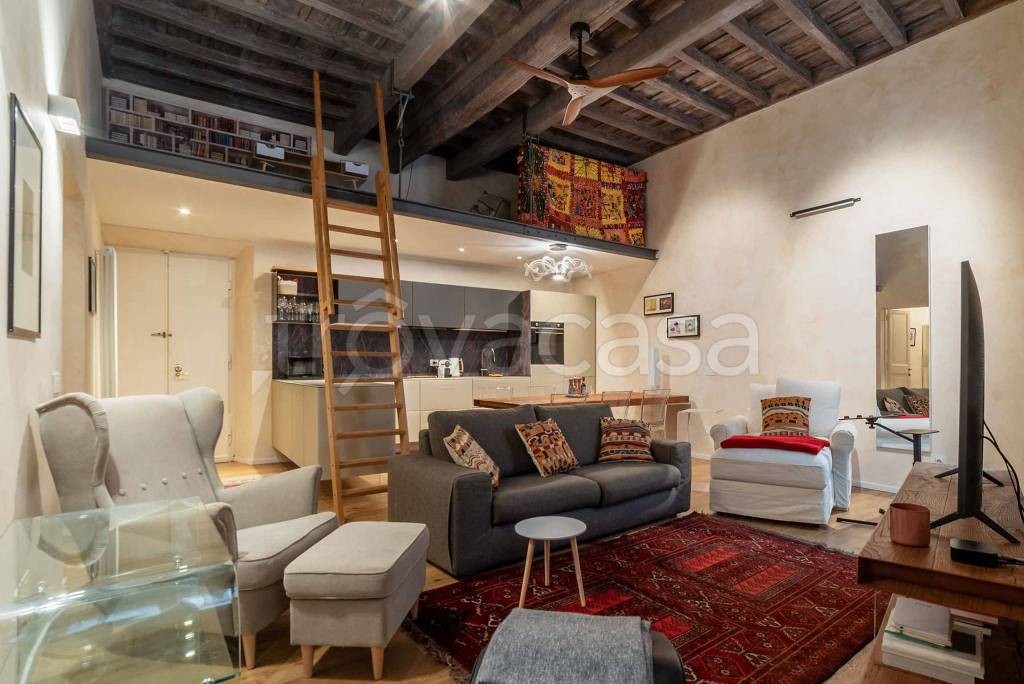 appartamento in affitto a Roma in zona Trevi-Colonna