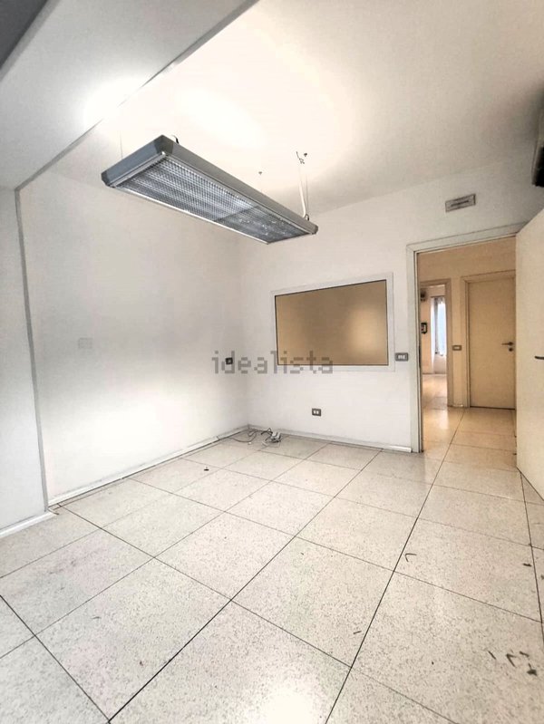 locale commerciale in affitto a Roma in zona Tuscolano