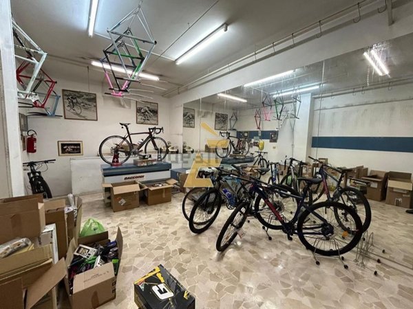 locale commerciale in affitto a Roma in zona Don Bosco