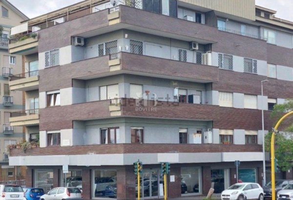 locale commerciale in affitto a Roma