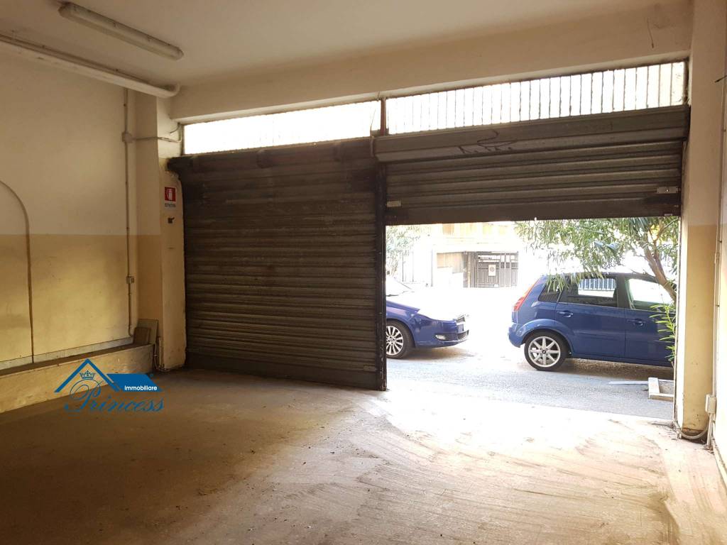 negozio in affitto a Roma in zona Ostia