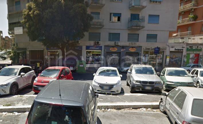 negozio in affitto a Roma in zona Appio Claudio