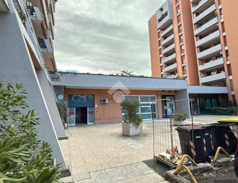 locale commerciale in affitto a Roma in zona Ardeatino