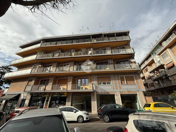 negozio in affitto a Roma in zona Primavalle