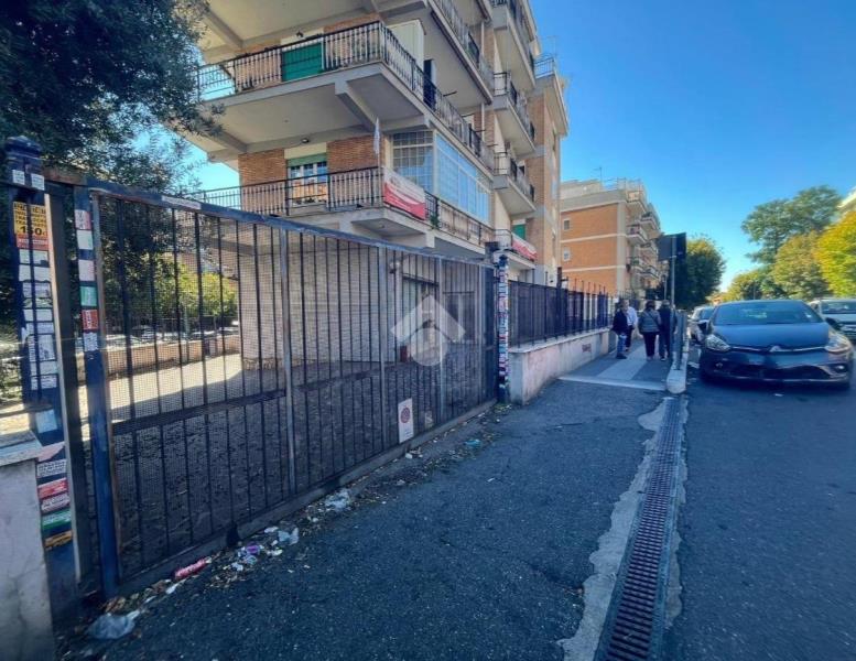 locale commerciale in affitto a Roma in zona Torrevecchia