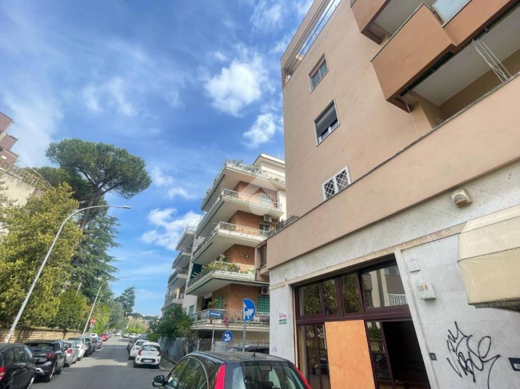 negozio in affitto a Roma in zona Monte Sacro/Talenti