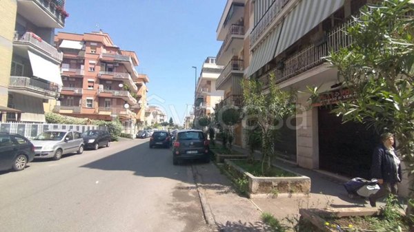 negozio in affitto a Roma in zona Torre Maura
