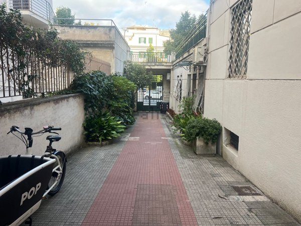 locale di sgombero in affitto a Roma in zona San Saba - Ripa