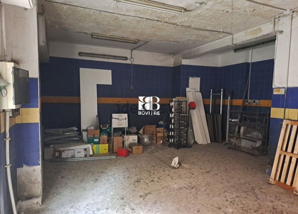 locale commerciale in affitto a Roma in zona Don Bosco