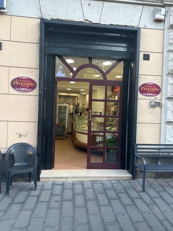 negozio in affitto a Roma