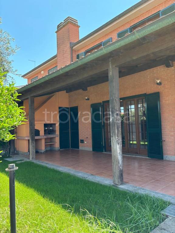 casa indipendente in affitto a Roma in zona Infernetto