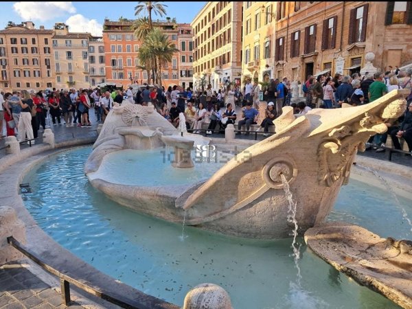 locale commerciale in affitto a Roma in zona Campo Marzio