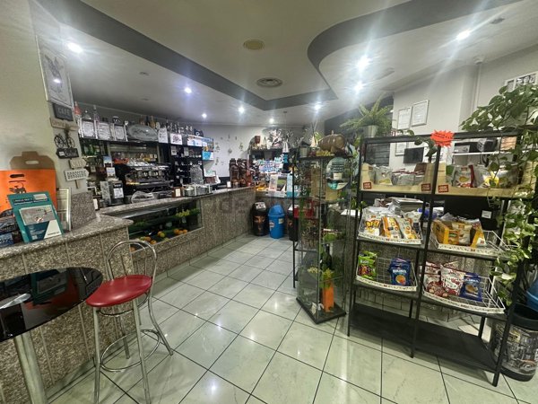 negozio in affitto a Roma in zona Colle Prenestino