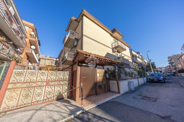 appartamento in affitto a Roma in zona Torre Angela