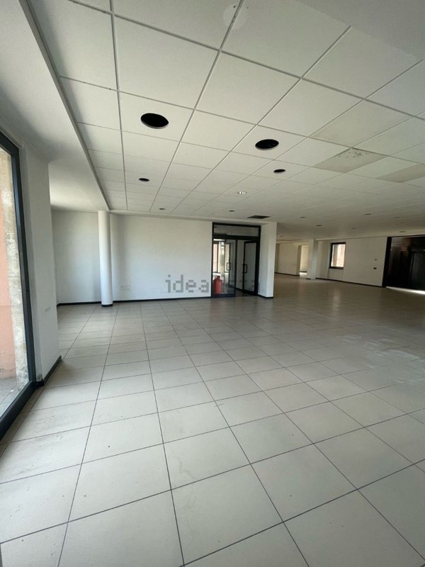 locale commerciale in affitto a Roma