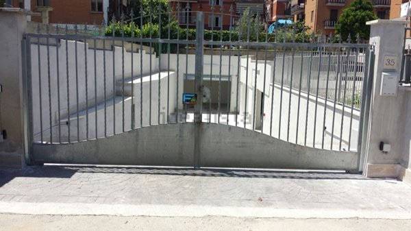 negozio in affitto a Roma in zona Tor Bella Monaca