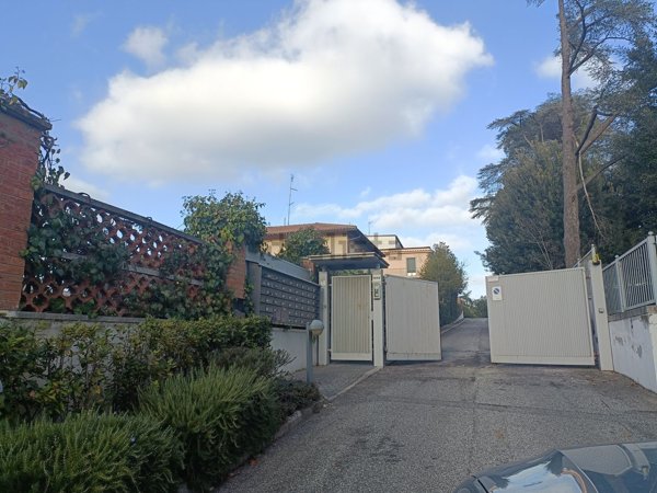 negozio in affitto a Roma in zona Tor di Quinto