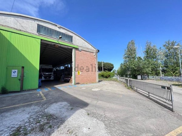 locale di sgombero in affitto a Roma in zona Ostiense